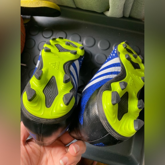 Like new Adidas predators soccer cleats 5.5 - Picture 4 of 4